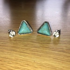 Set of two earrings